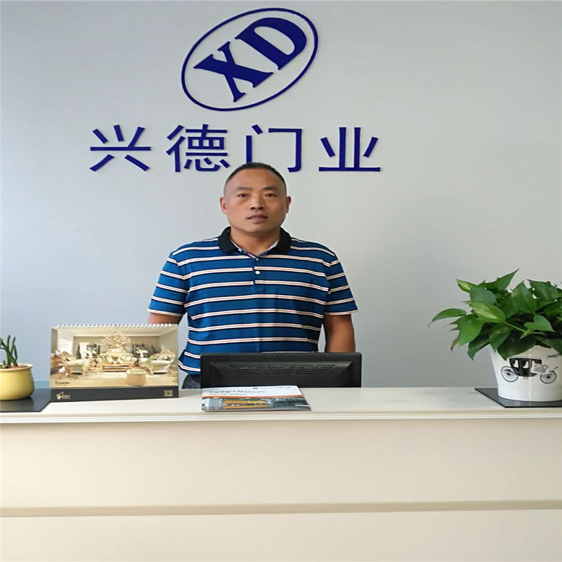 興德門業快速門員工圖片